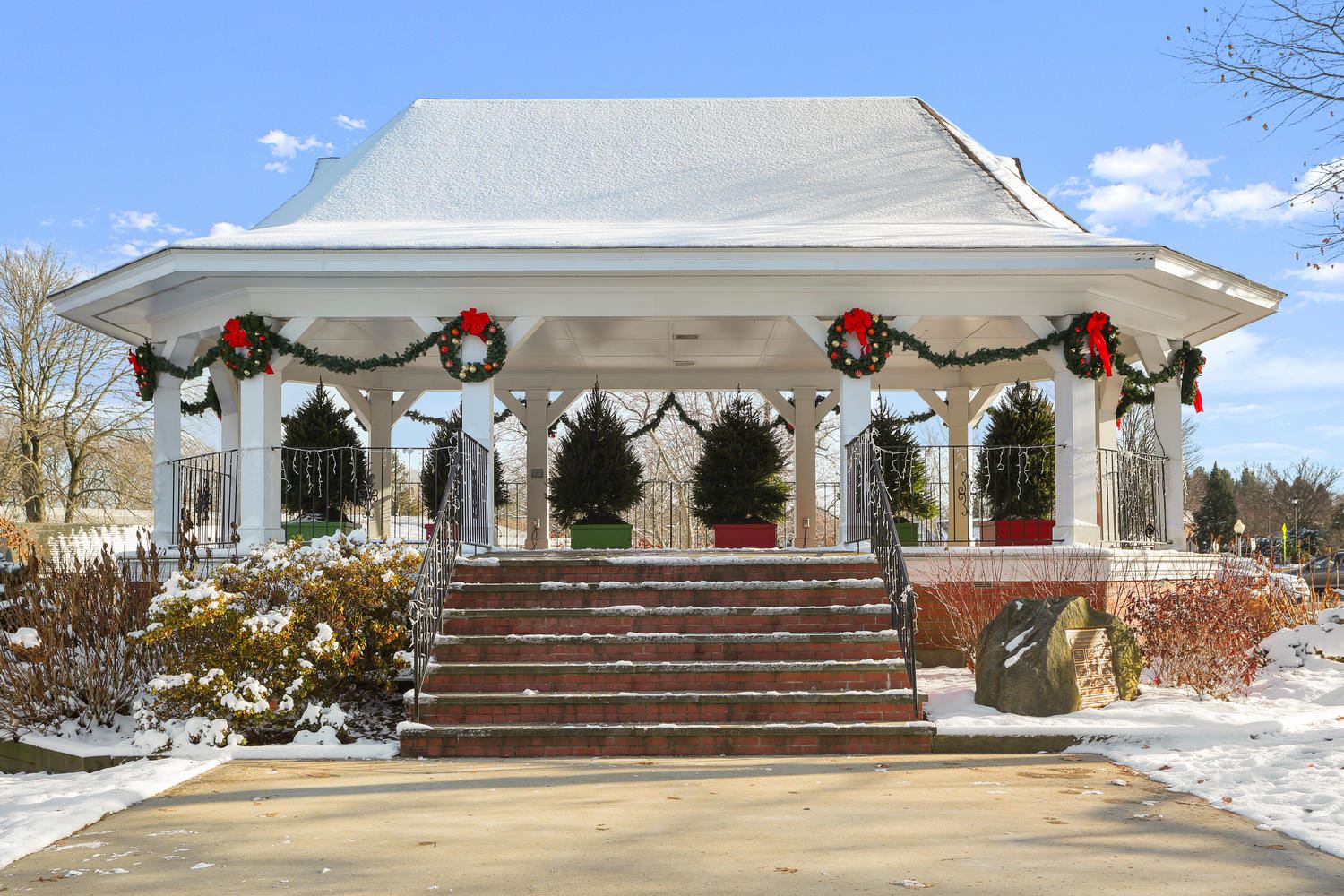 Town Hall Gazebo dressed for the holidays (JPG)